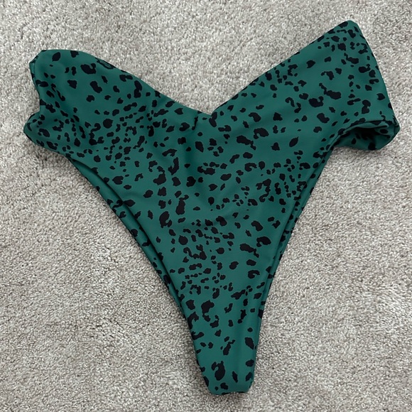 Skatie Other - Skatie Melly swim bottom size M - worn once!